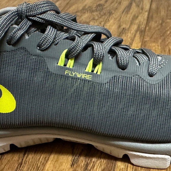 Nike Flywire Women's Size 7.5 Gray Green Running Sneakers Shoes - Picture 4 of 10